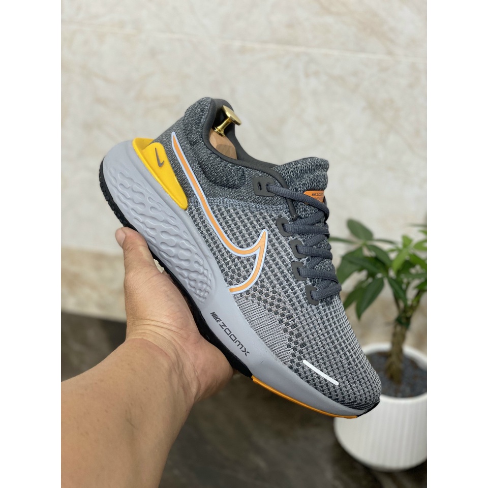 Giầy thể thao Nike Zoom Invincible Run FK2 êm nhẹ, thoáng khí