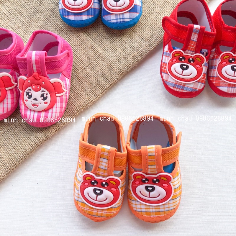 Giày tập đi đế mềm kẻ caro phối hình cho bé trai/ bé gái có chống trượt