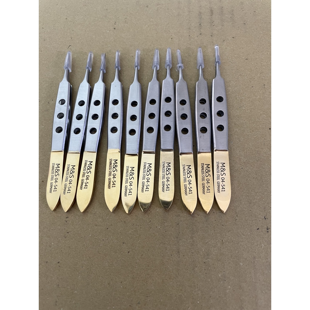 Nhíp 3 lỗ 10,5cm có mấu cán vàng