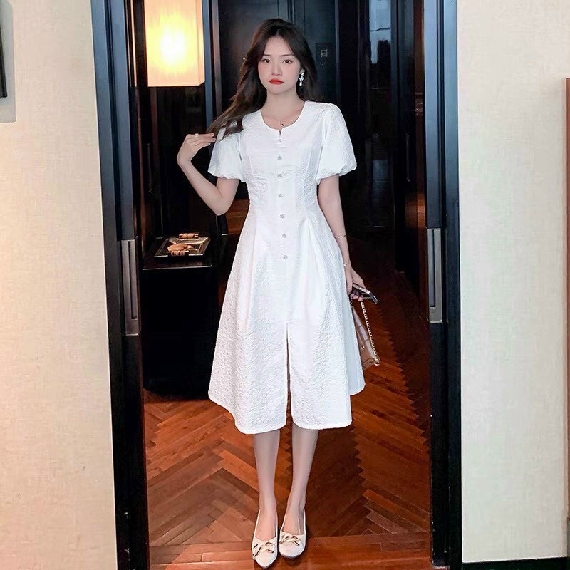 Đầm thiết kế tay bồng xẻ tà