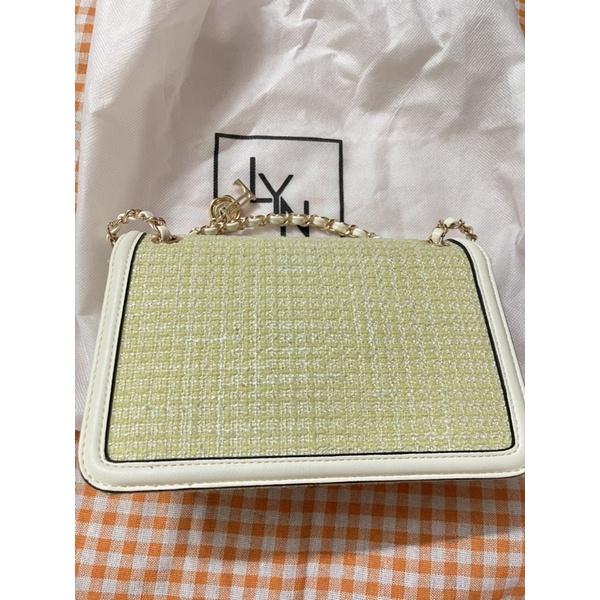 Túi Lyn auth like new vàng nhạt chất tweed sz S