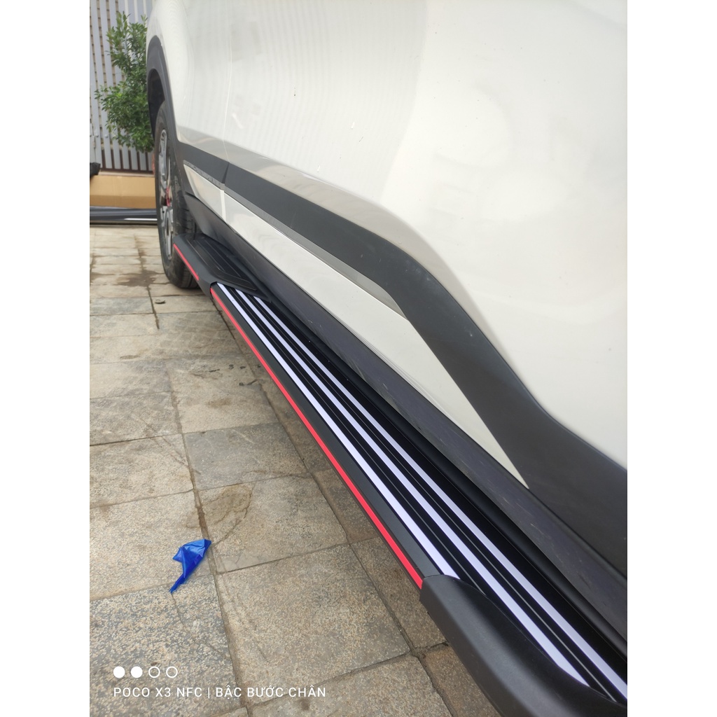 Bậc lên xuống, bệ bước chân ô tô KIA SELTOS 2020-2022. Mẫu nhôm đúc BW.