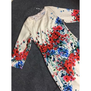 Đầm hoa Ck Size 4 ( eo 70-72), size 6( eo 74-76)