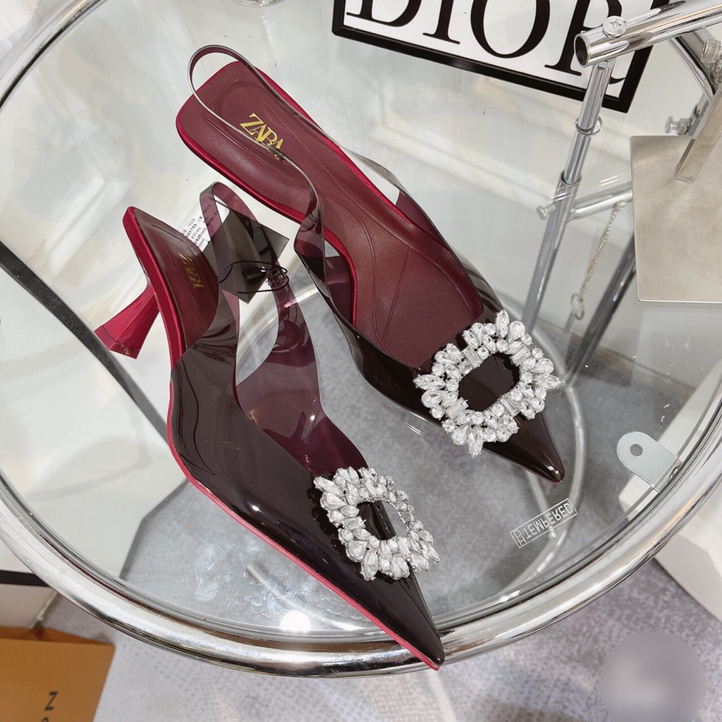 Sandal mica màu đỏ rượu và màu nude đẹp nhức nách, mica mềm dẻo đi rất êm chân.FORM TO LÙI 1 SIZE