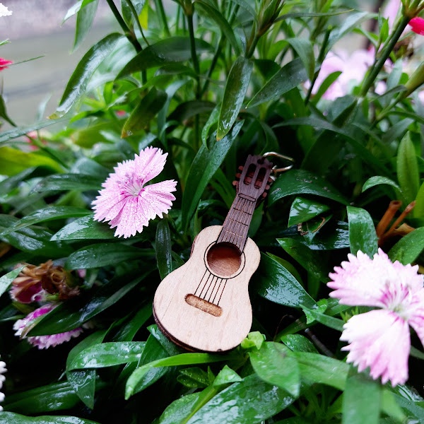 Móc khóa gỗ hình đàn guitar