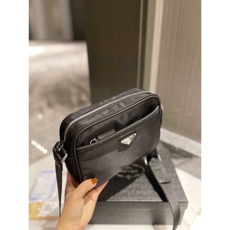 Túi đeo chéo PRADA cái cấp có sẵn Full box
