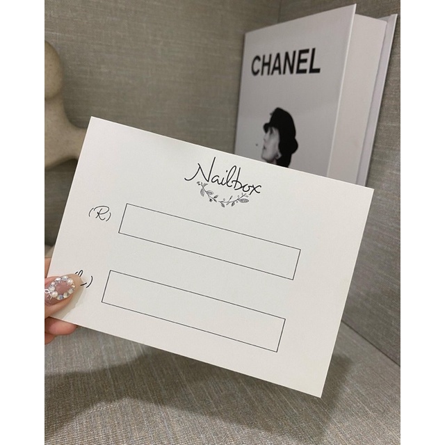 Bìa gắn Nailbox và dụng cụ Móng tay