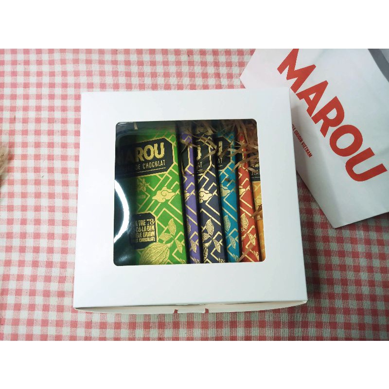 Hộp quà kèm giấy rơm xinh xắn (chưa bao gồm socola)