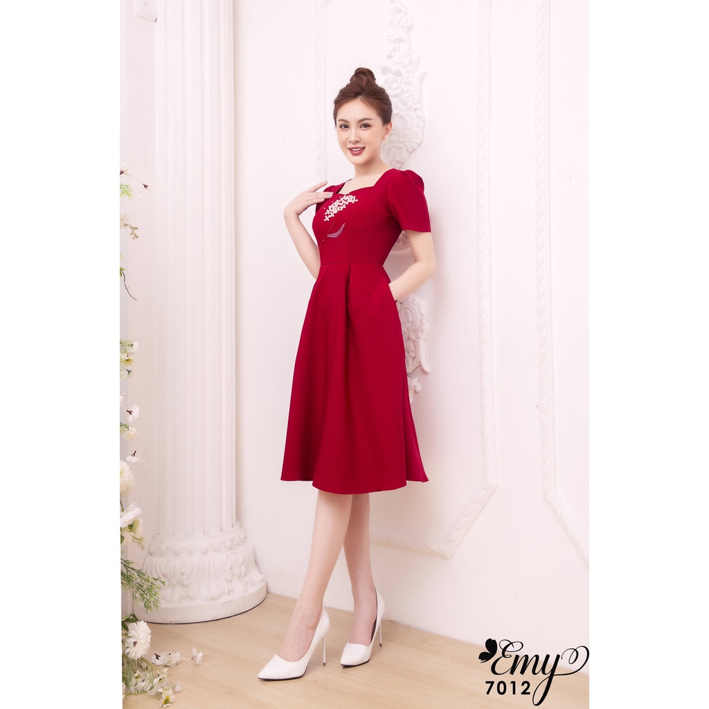 Đầm EMY EM7012 Xoè Cổ Lục Giác