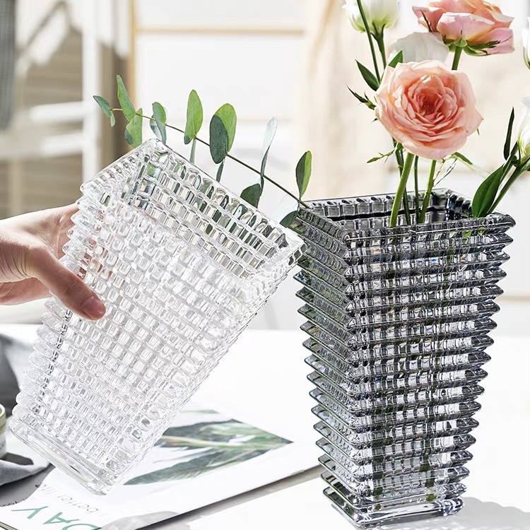 Lọ hoa thuỷ tinh pha lê hình tháp trang trí phòng khách sang trọng , bình hoa decor bàn làm việc cao cấp