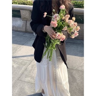 Đầm maxi dài tay trắng phối ren