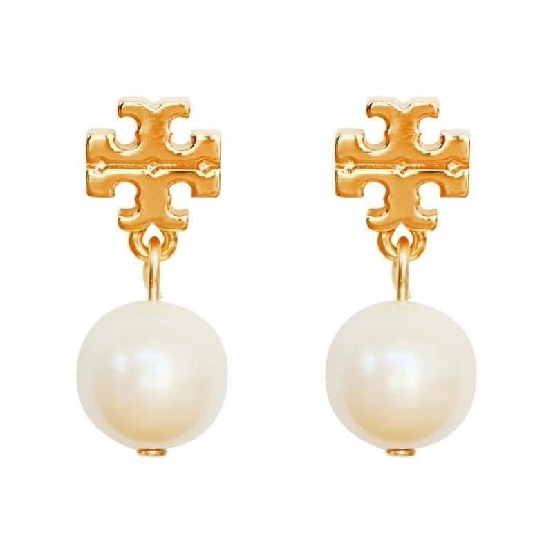 KHUYÊN TAI NGỌC TRAI NHÂN TẠO TORY BURCH