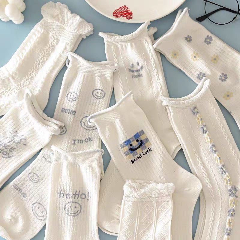 Tất nữ cao cổ màu trắng, cổ nhún, họa tiết xám nhẹ nhàng, phong cách hàn quốc, chất liệu cotton, thấm mồ hôi