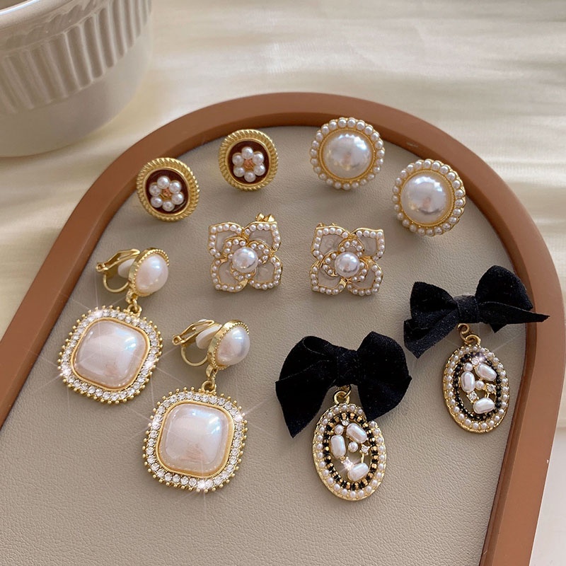 Khuyên Kẹp Vành Tai Hình Hoa Đính Ngọc Trai Đen Phong Cách Vintage Thời Trang Cho Nữ