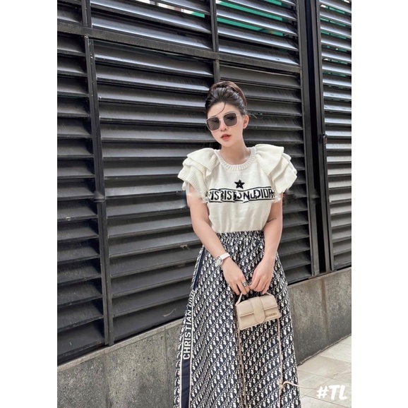 Áo len tay bèo tầng xinh xỉu luôn ạ, mẫu hot mới về hàng | BigBuy360 - bigbuy360.vn