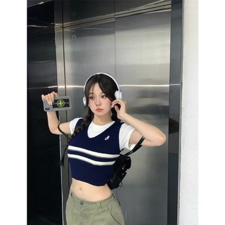 Áo gile dáng crop phối áo thun trắng phong cách hàn