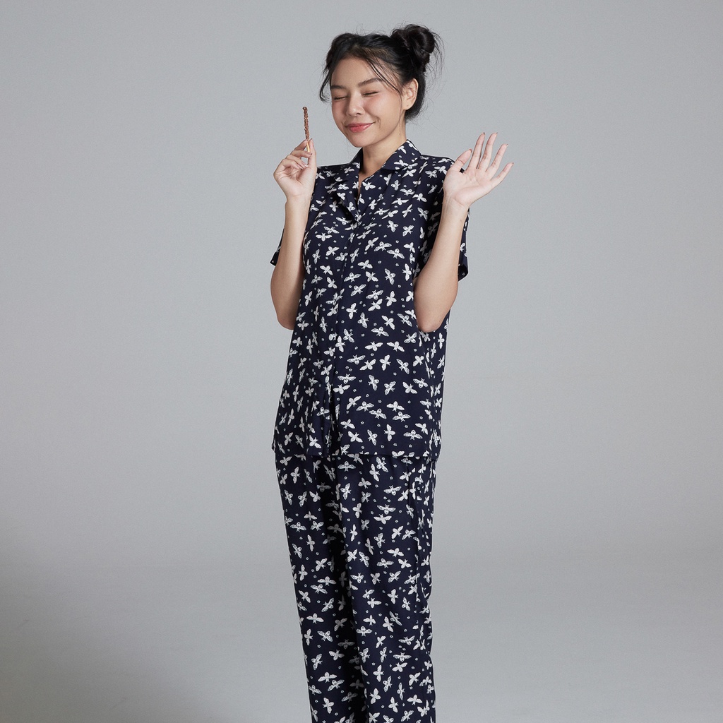 Bộ pyjama dài Maybi suông lụa phi in hoạ tiết