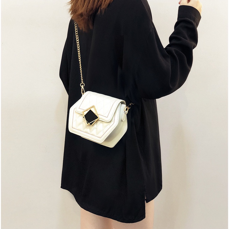 Túi xách nữ khóa gương dáng hình lục giác cực lạ hot trend mới nhất năm nay Capucha T276