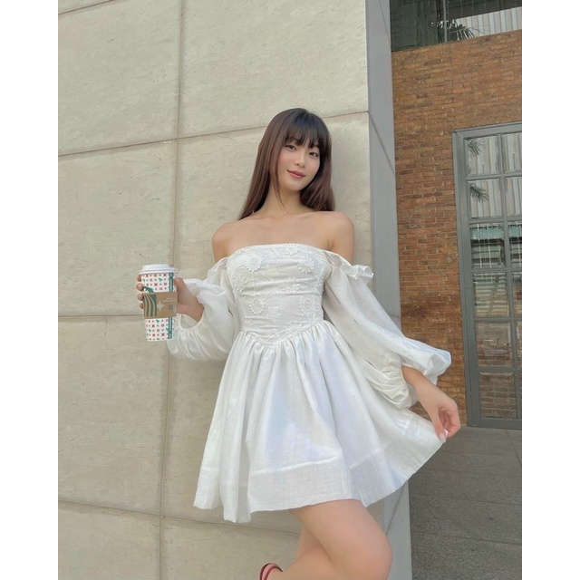 ĐẦM TRẮNG REN XOÈ TAY BO