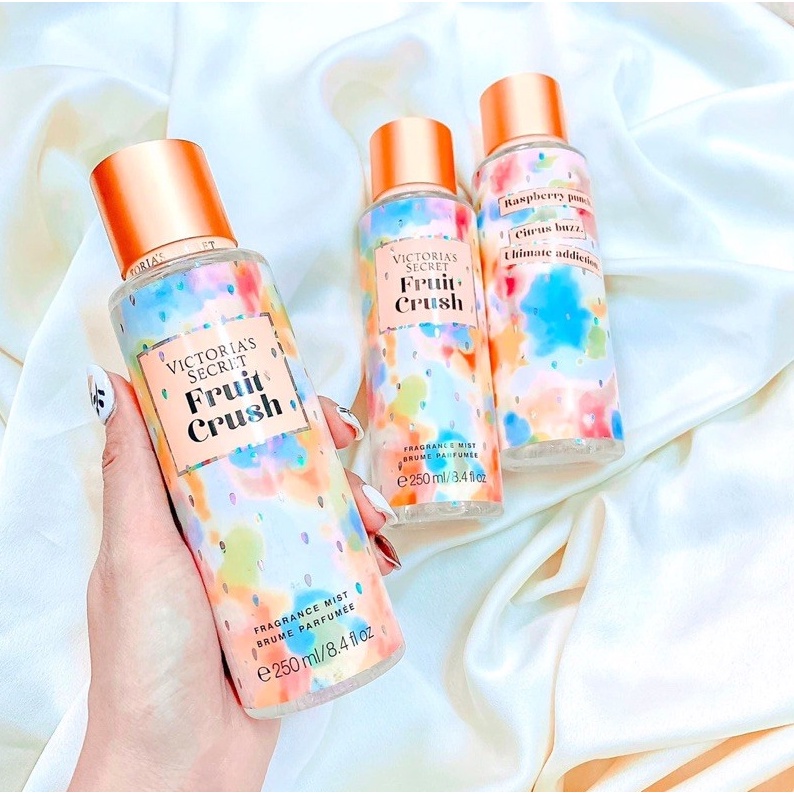 ✨ Xịt thơm Body Mist 𝐕𝐢𝐜𝐭𝐨𝐫𝐢𝐚'𝐬 𝐒𝐞𝐜𝐫𝐞𝐭 𝐅𝐫𝐮𝐢𝐭 𝐂𝐫𝐮𝐬𝐡