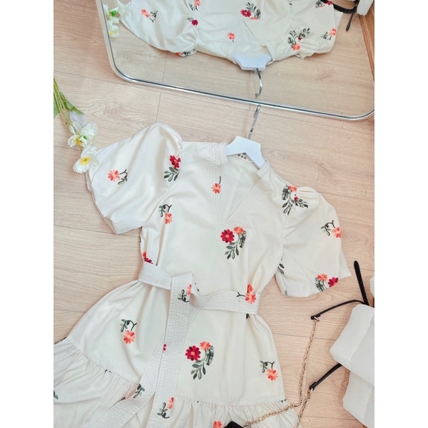 Đầm Thêu Hoa Thắt Eo Cổ V Siêu Xinh Mã AL20