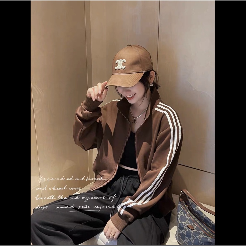 Áo khoác thể thao ADIDAS cổ đứng dáng crt siêu xinh , chất vải da lộn siêu xịn xò tag mác đầy đủ COOL STORE