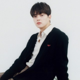Áo cardigan Kirsh Cherry giống Song Kang