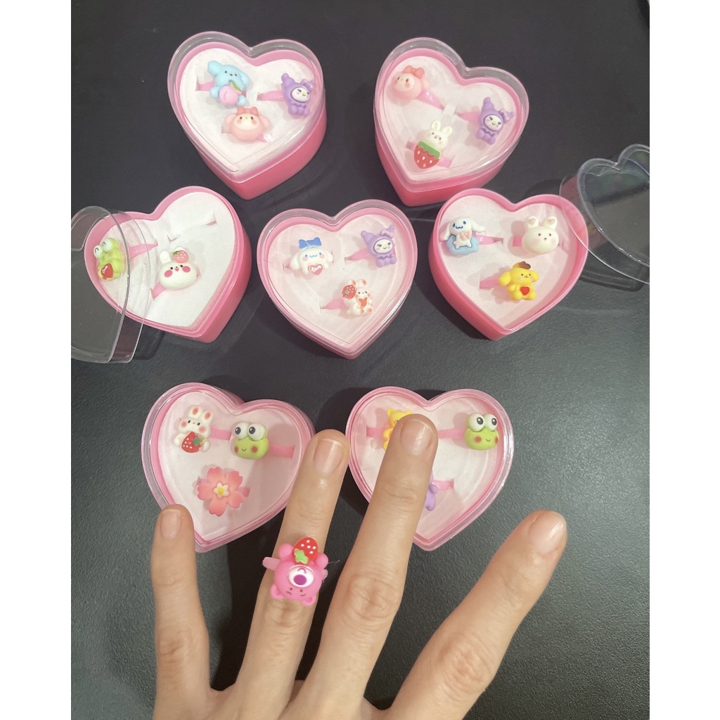 Hộp 3 Nhẫn Nhựa Hoạt Hình Dễ Thương Trái Tim Quà Tặng Cho Bé Cute