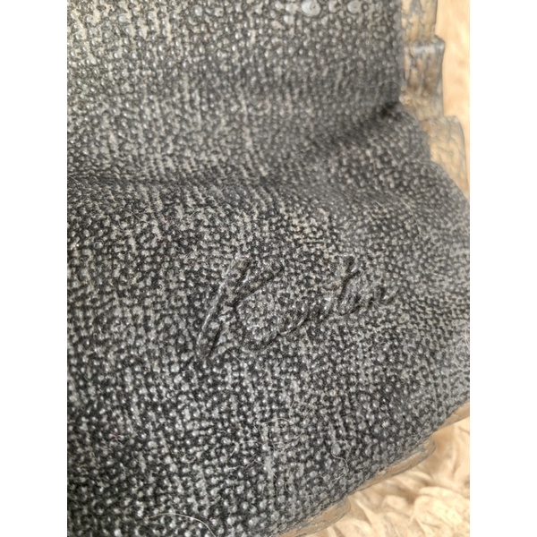 Túi chuẩn si. Túi qua sử dụng. Khách vui lòng xem hình nếu muốn biết thêm thông tin sản phẩm mời khách vô chat. Thanks .