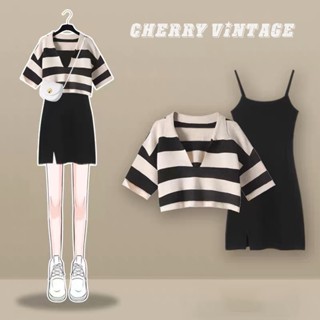 Set áo montoghi kẻ sọc, dáng croptop form rộng tay ngắn cổ chữ V, và váy đen hai dây xẻ một bên đùi dáng ngắn dày dặn