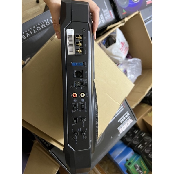 Loa gầm ghế ô tô JBL