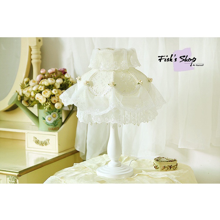 Đèn ngủ để bàn ren chấm bi