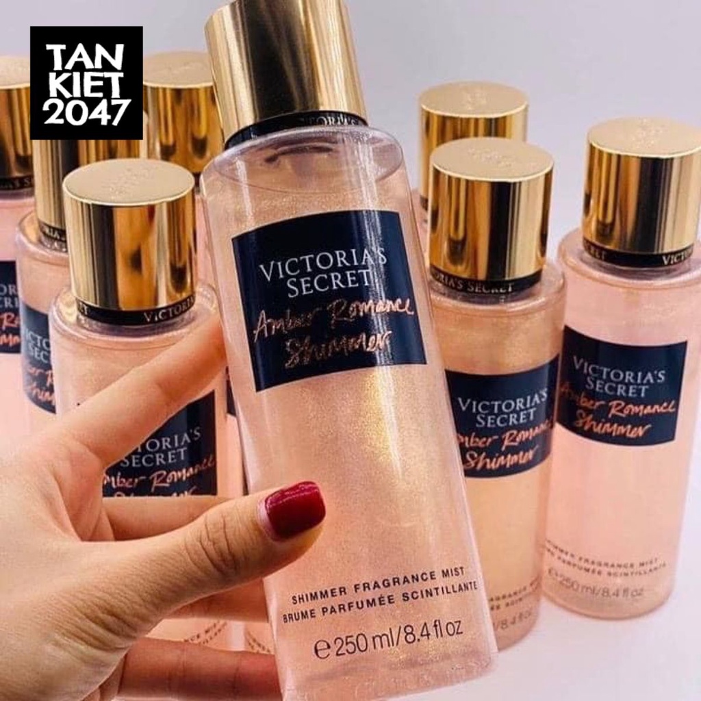 Xịt thơm nhũ Victoria's Secret Amber Romance Shimmer 250ml
