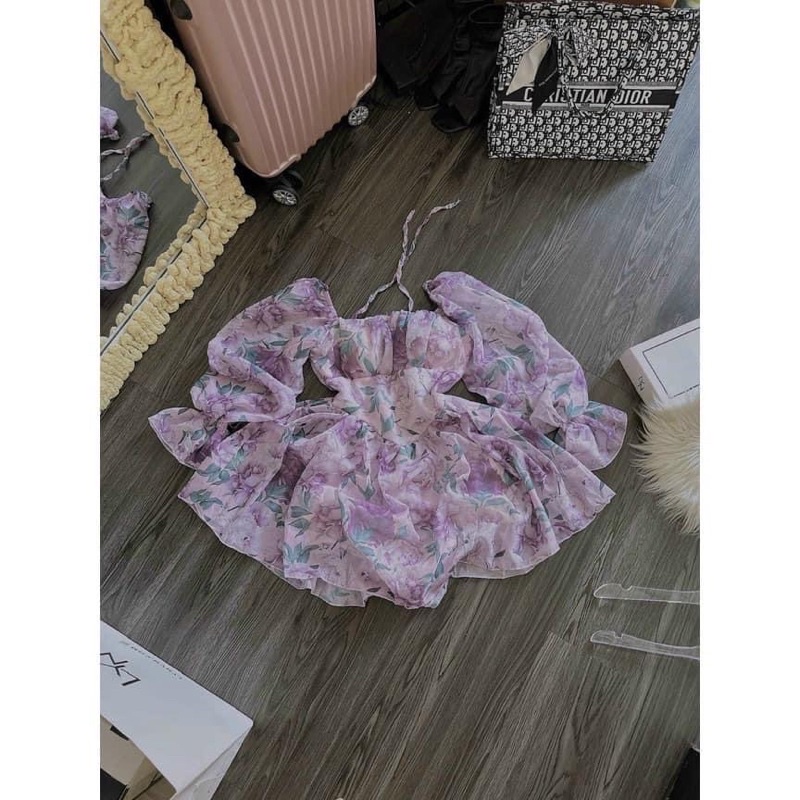 ĐẦM XOÈ VOAN HOA CỔ VUÔNG