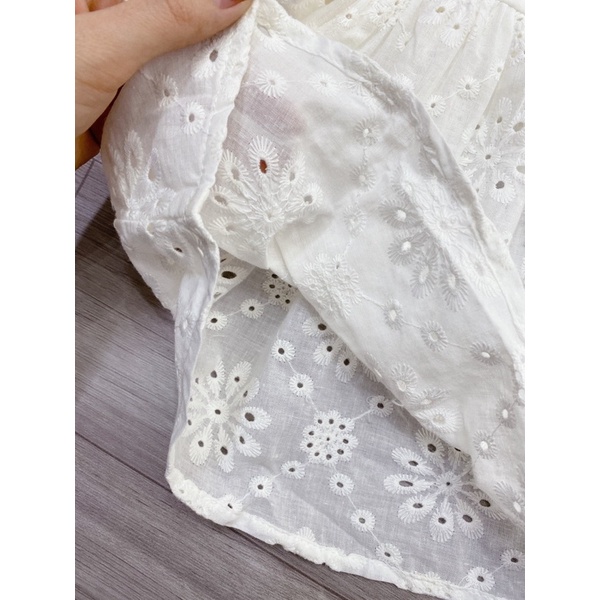Áo váy Zara đục lỗ bé gái