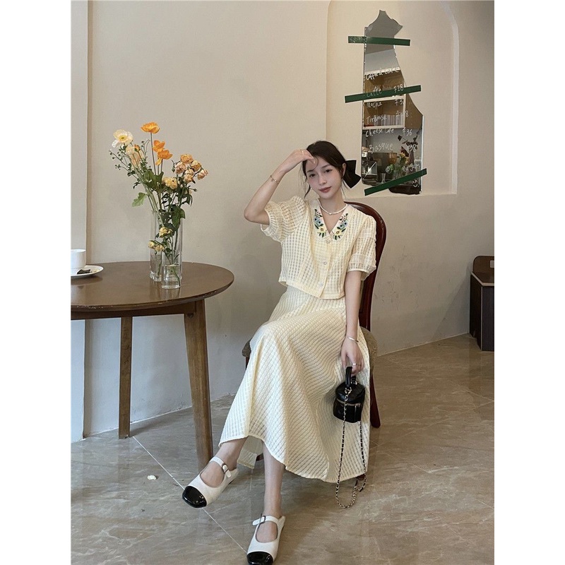 Set Áo Và Chân Váy Ngắn Lưng Cao Thời Trang Mới 2023 Dành Cho Bạn Nữ