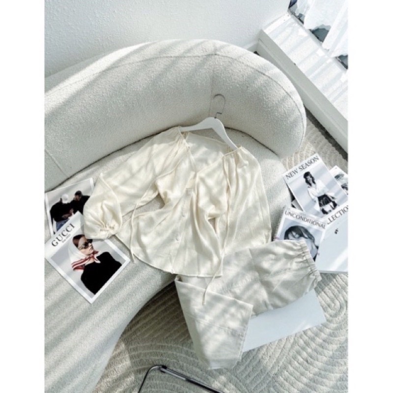 Set áo tay bồng dài tay cổ V kèm chân váy suông