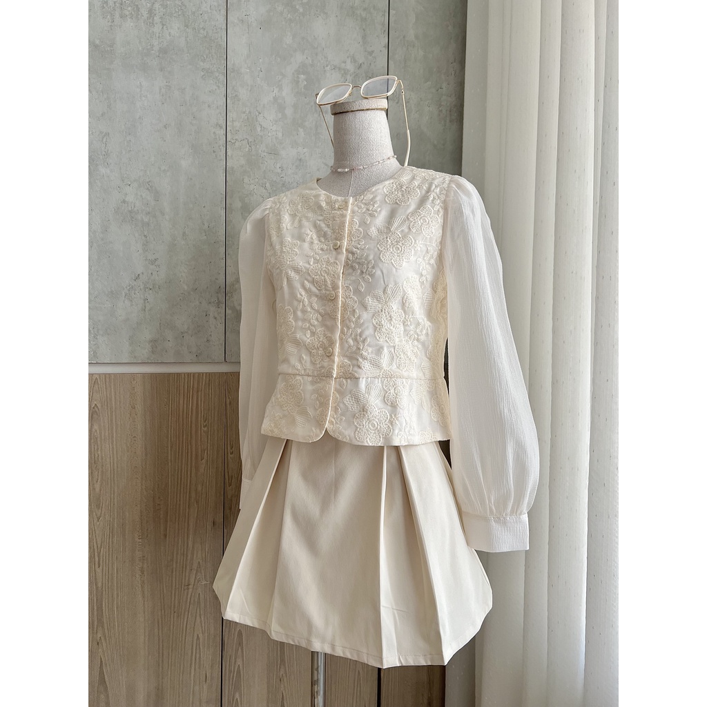 Áo hoa nổi tay voan - Tyribee Clothing