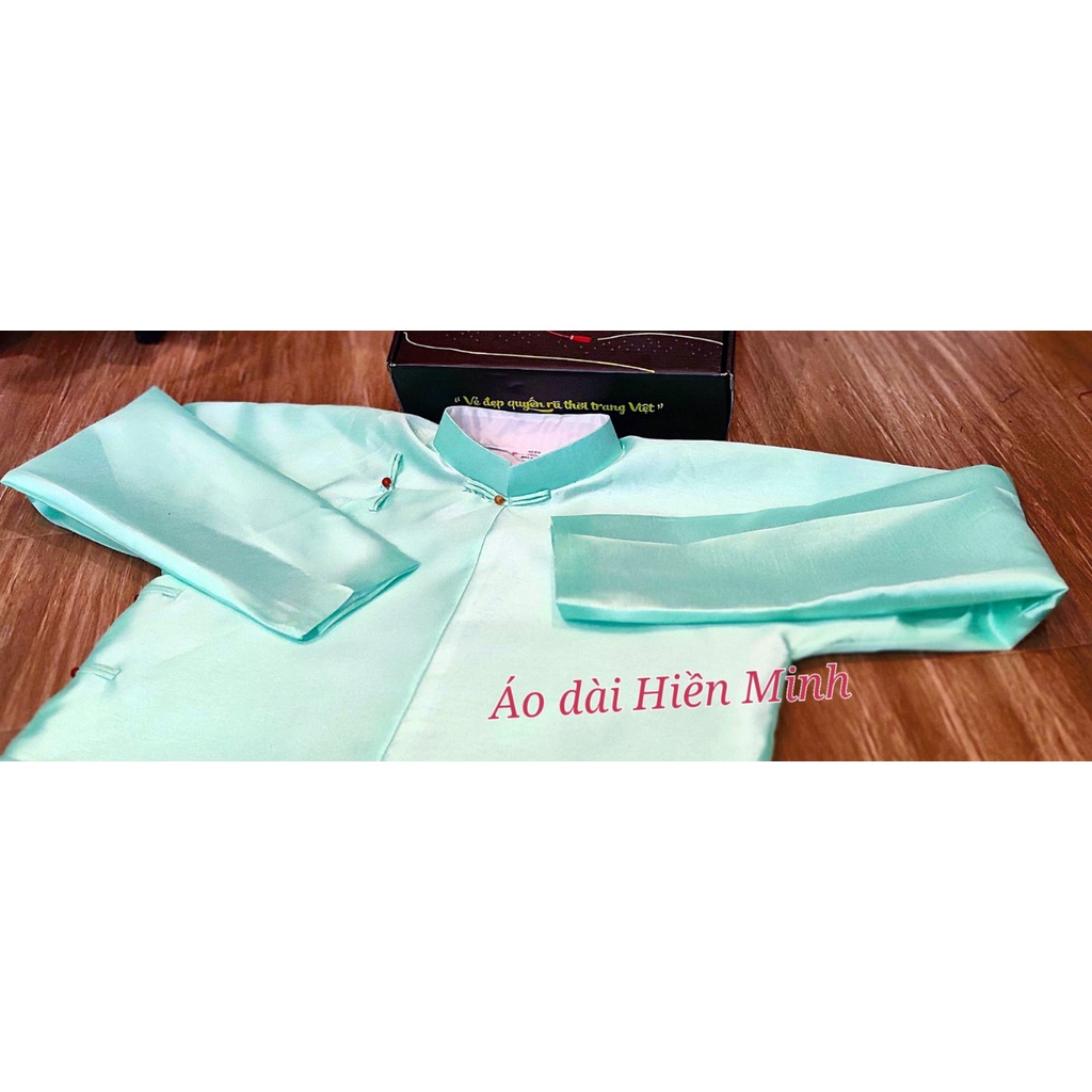 Áo dài ngũ thân tay chẽn thanh lịch, nhẹ nhàng