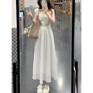 Đầm trắng cổ vuông dáng dài