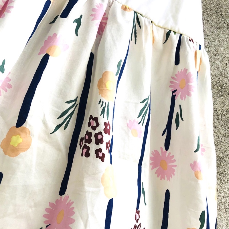 Đầm bé gái dây trắng phối hoa, chất thô cotton thoáng mát