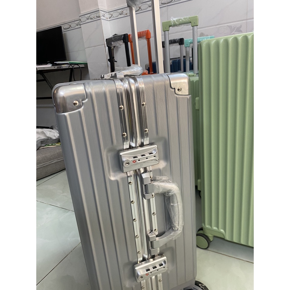 👉👉👉SỐ LƯỢNG CÓ HẠN  Vali Khung Nhôm Khóa Sập Còn "Tồn Kho" Nên Nay Xổ Ra Bán Rẻ Cho Cả Nhà👈👈👈