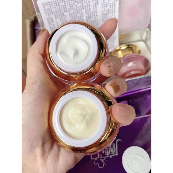 Bộ đôi ngày đêm hoàng cung hồng