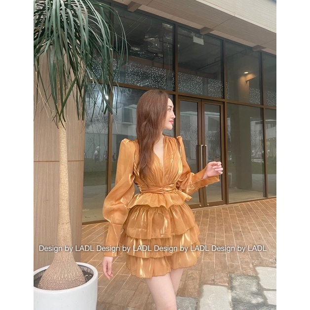 Đầm dáng xoè tầng voan tơ cổ V chiết eo