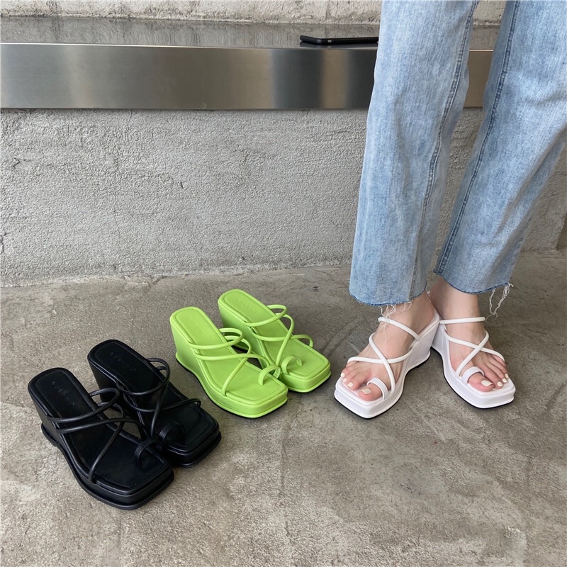 Sandal xỏ ngón