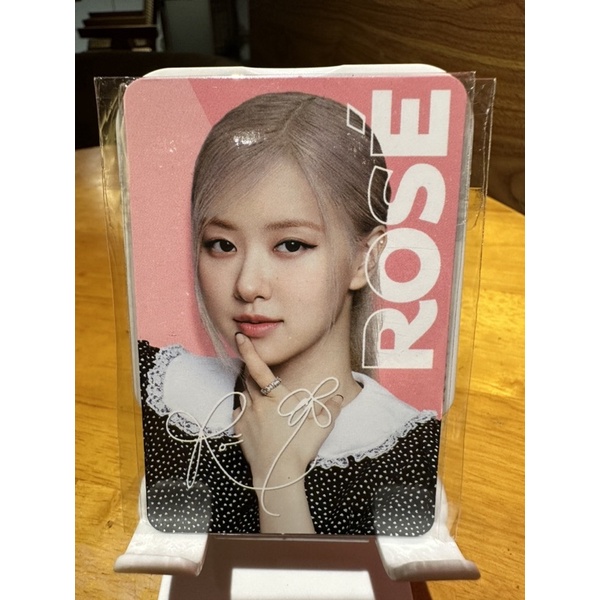 Thẻ hình nhóm nhạc BLACKPINK OREO- Rosé - Rose cầm bánh (hàng có sẵn)