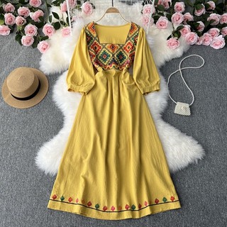 Đầm Mabel Cổ Vuông Thêu Cao Cấp