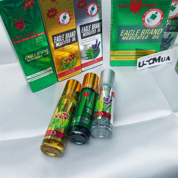 Lốc 14 chai Dầu gió xanh con ó dạng lăn Eagle Brand Medicated Oil 12ml của Singapore