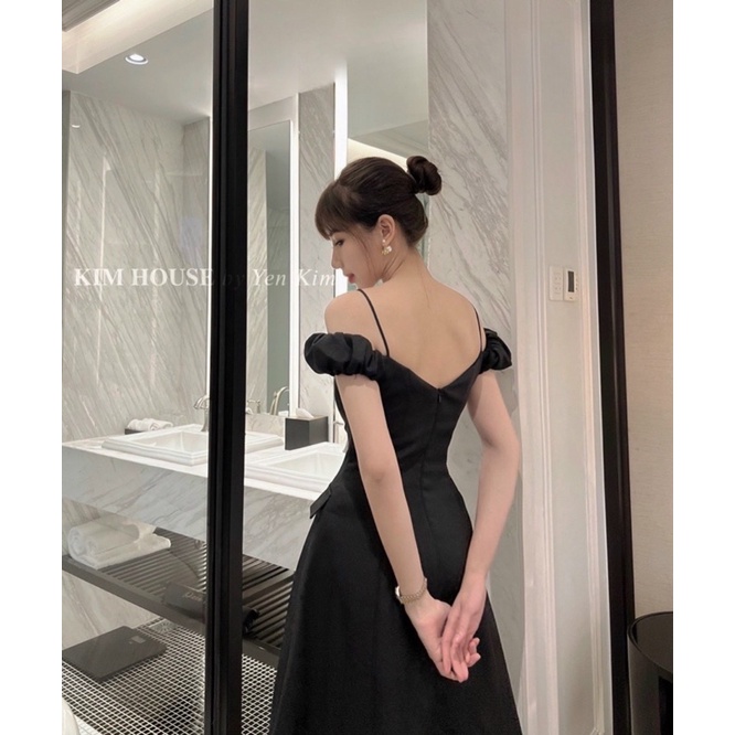 Váy trễ vai xẻ tà