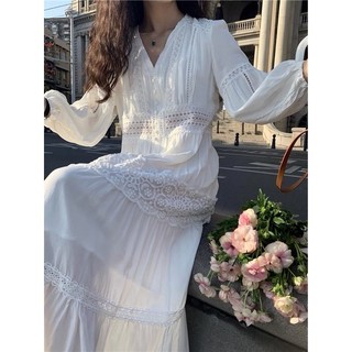 Đầm maxi dài tay trắng phối ren
